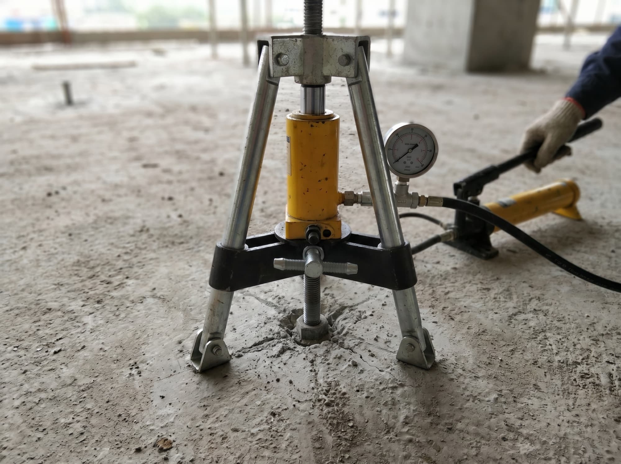 Pullout Test — Anchors, Rebars & Clamps